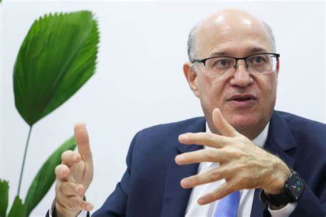 IDB集团发起创新投资项目,旨在将拉丁美洲多达5,000亿美元的本地贷款转化为全球可投资资产,借助政治与汇率风险保险吸引全球机构资本,加速地区经济发展与气候融资转型。
