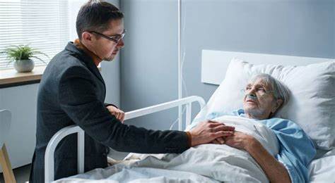 随着人口老龄化加剧,许多家庭面临着照顾年迈父母的挑战。当医疗保险拒绝支付护理费用,养老院希望扣押老人社会保障金时,该如何应对和保护权益成为重要议题。本文深入解析相关法律知识和应对策略,帮助家庭合理规划护理费用,保障老人权益。
