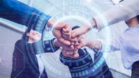 随着全球对环境保护和可持续发展的关注日益增加,加拿大证券监管机构开始严厉打击企业在绿色投资领域的虚假宣传和误导行为,首次寻求对绿色洗牌行为的制裁,彰显了监管层面对绿色金融规范化的决心和力度。本文深入解析了监管背景、绿色洗牌的危害以及此次执法行动的重大意义。
