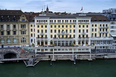 探索巴塞尔三王大酒店独特的下午茶体验,感受瑞士奢华酒店文化与英式下午茶传统的完美结合,享受一段美妙悠闲的时光。本文深入介绍下午茶的起源、三王大酒店的独特之处及其带来的极致享受。
