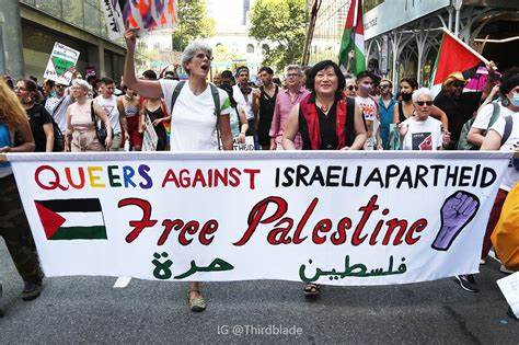 深入探讨1881地图服务的功能与优势,涵盖地图搜索、路线规划、定位服务及多样化地图类型,助力用户高效出行与精准导航。本文详细介绍1881地图的操作方法与实用技巧,满足用户在城市生活与长途驾驶中的导航需求。
