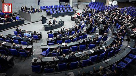 深入了解德国知名媒体BILD在YouTube平台上提供的直播内容、新闻报道以及多样化节目,为观众带来第一手实时资讯和丰富视听体验。本文详细介绍BILD频道的特色内容及其在数字媒体时代的影响力,助力用户全面把握时事动态。
