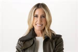 探讨ServiceNow首席财务官Gina Mastantuono如何通过战略性招聘接班人,实现个人职业快速晋升与企业持续发展。文章深入解析她的职场成长思路及其对现代财务领导力的见解,为寻求职业突破和管理智慧的读者提供宝贵参考。
