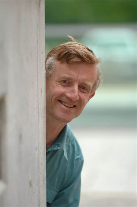 探索Simon Peyton Jones在编程领域的独特见解和方法,了解他如何通过持续探索和创新推动计算机科学的发展,激发程序设计的新思维。
