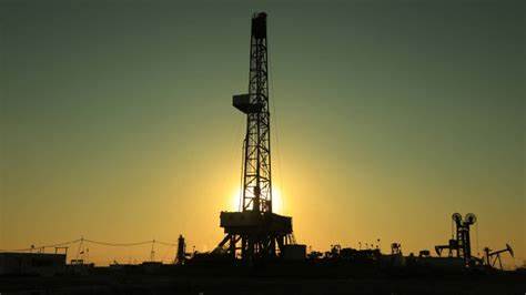 澳大利亚油气公司Melbana Energy在古巴的Amistad-2生产井正式开始钻探作业,标志着公司在古巴油气勘探开发领域迈出重要一步。Amistad-2项目通过先进技术与优化井身设计,瞄准Unit 1B地层天然裂缝系统,力图提升油气采收效率,推动能源产业转型和地区能源安全。本文深入解读项目背景、技术细节及其对能源市场的影响。
