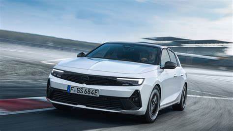 全面解析2023款欧宝阿斯特拉终极版,涵盖外观设计、内饰细节、科技配置及动力表现,带您了解这款家用轿车的全面升级与实用优势。
