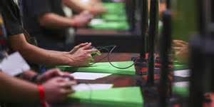 围绕电子艺界55亿美元杠杆收购展开的估值与风险分析,解读买家面临的回报压力、债务负担、游戏生态与监管风险,为投资者与业内观察者提供可操作的判断框架与关注要点
