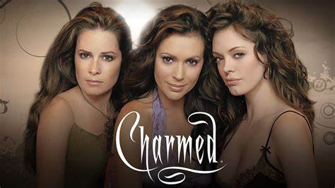 介绍一家位于洛杉矶的创意饰品工作室,强调手链、钥匙链、包饰和项链的自定义体验以及可供私人活动预订的空间,包含如何到店、DIY流程、活动策划与社交媒体关注方式等实用信息。
