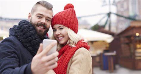 Cheshire mum loses life savings to Tinder scammer's crypto con - Cheshire Live