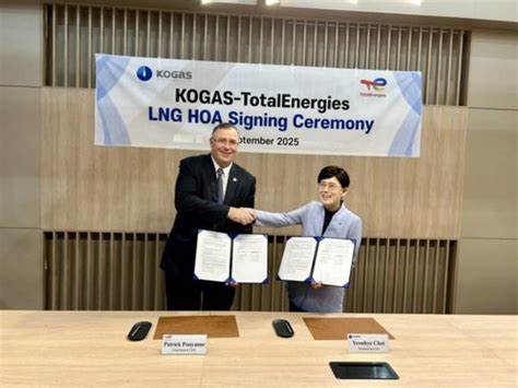 道达尔能源与韩国国家天然气公司KOGAS签订十年液化天然气供应协议,确保从2027年底开始每年供应约100万吨LNG,进一步巩固其在亚洲市场的地位,推动能源多元化与绿色转型。此次合作不仅提升双方经济价值,还为韩国工业、商业及居民用气提供稳定保障。
