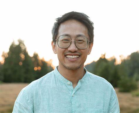 深入剖析Tim Chen如何从一名软件工程师成长为备受追捧的独立风险投资人,解析其在开发者工具和基础设施领域的投资策略及成功秘诀。讲述其创业经历、资金募集过程以及对初创公司的支持方式,展示技术背景如何助力投资决策。
