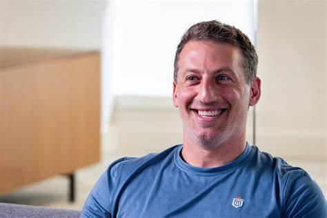 亚历克斯·斯派罗,将作为知名律师执掌一家具备2亿美元资金规模的狗狗币金库公司,推动这一热门加密货币进入公众市场。本文全面解析狗狗币金库计划背后的关键人物、动因及其未来影响。
