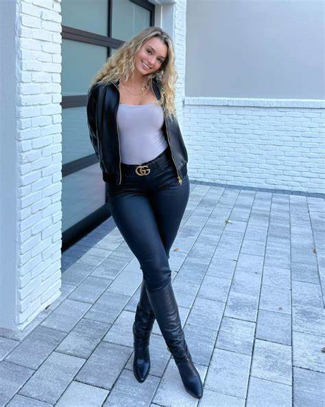 深入探讨EroMe平台上"Popular"类别的内容特征与传播风险,分析平台合规与用户隐私挑战,并提供面向内容创作者和站长的合法合规建议与SEO优化策略,帮助在尊重法律与伦理前提下提升内容可见性与安全管理。
