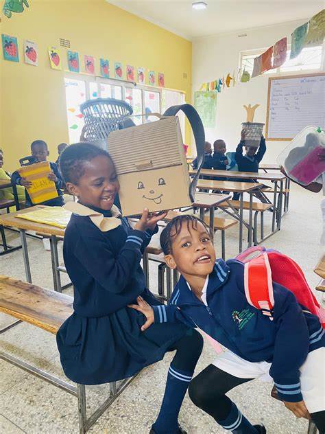 深入解析Overhill小学通过Facebook直播的创新教育方式及其对学生、家长和社区的积极影响,揭示数字时代教育互动的新趋势。
