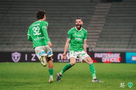 圣艾蒂安在与兰斯的激烈较量中以3-1获得胜利,本文深入回顾比赛精彩瞬间,分析球队表现及未来展望,为球迷和足球爱好者提供详尽的信息与见解。
