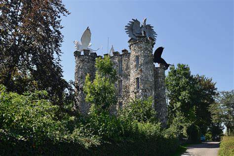 巴森热位于比利时,是一个充满魅力的旅游目的地,融合丰富的历史文化和美丽的自然风光。本文深入介绍巴森热的旅游资源,帮助游客发现这片不为大众所熟知的绝佳旅行选择。
