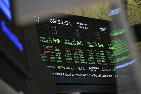 近年来,中国股市经历了显著反弹,市场活跃度大幅提升。与以往由散户投资者主导的市场不同,机构投资者成为推动此次上涨的核心力量,揭示了中国资本市场结构的深刻变化和未来潜力。
