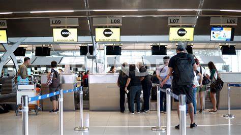 介绍easyJet在线值机的便捷流程,详细解读机场办理流程与重要时间点,帮助乘客顺利完成登机准备,保障出行顺畅。涵盖值机常见问题及实用出行建议,助您轻松掌控航班行程。
