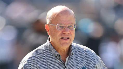 本文深入探讨了对冲基金大佬大卫·泰珀关于美联储未来降息前景的观点,分析降息对通胀、市场估值及全球经济的潜在影响,揭示宽松货币政策背后的机遇与风险。
