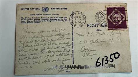 一张1953年从联合国总部寄出的明信片,时隔72年终于送还给原寄件人,本文将深入探讨这张明信片背后的故事,邮政系统的不思议旅程,以及该事件对邮政历史和现代通信的深远启示。
