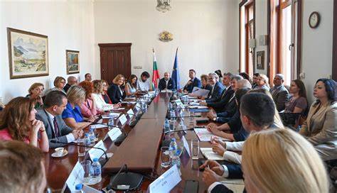 探讨在欧盟工作时关于个人身份证的重要性和相关法律法规,帮助在欧盟工作的人员了解身份验证流程及其对于就业的影响。解析个人身份证在法律、安全和日常生活中的作用,助力读者顺利应对身份识别挑战。
