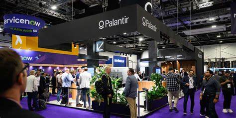 Palantir作为数据分析领域的领先企业,凭借其独特的技术和市场定位吸引了广泛关注。然而,分析师指出其股票虽有吸引力,但并非理想的买入时机,投资者需理性审视潜在风险与回报。
