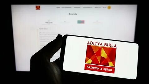 Aditya Birla时尚零售集团近期推出了一款全新的平价时尚品牌,旨在为广大消费者提供高品质且价格亲民的时尚产品,满足现代年轻人多样化且注重性价比的时尚需求,推动平价时尚市场的发展。本文将深入探讨该品牌的背景、市场定位、产品特色以及未来发展前景。
