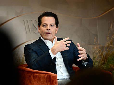 本文深入探讨了AgriFORCE One公司更名为AVAX One的战略转变及其筹资计划,分析安东尼·斯卡拉穆奇在公司顾问委员会中的重要角色,以及这一转型对AVAX代币和市场的深远影响。
