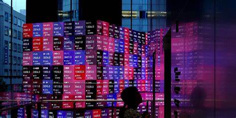 分析特朗普宣布对未在美建厂的制药公司征收100%关税后,亚洲制药股下跌的原因、短期市场影响与长期产业链和政策应对,为投资者和行业决策者提供可操作的视角和策略建议。
