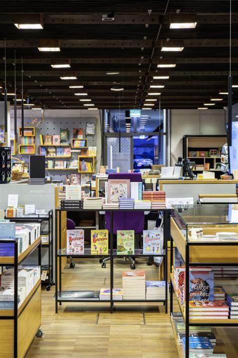 深入介绍Sklepik Kulturalny CSK的定位、藏书、设计商品与参观实用指引,为文化爱好者、家长和游客提供选购与体验参考并展示其在地方文化生态中的独特价值
