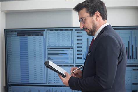 陆金所股价在宣布召开"特别"股东大会后大幅走高,投资者关注公司治理变动、战略方向与中国金融科技监管环境对其长期价值的影响。文章从事件经过、可能动因、市场反应、行业背景与投资风险多维分析,帮助读者全面把握LU的机会与隐忧。
