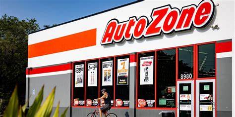 随着全球贸易环境的变化和关税政策的调整,汽车零部件价格普遍上涨,AutoZone凭借其多样化的产品线和优质的客户服务,实现了销售额的显著增长,反映出消费者对高品质汽车维修配件的强劲需求。
