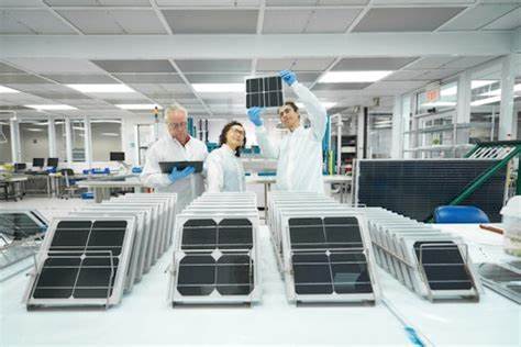 杜邦公司即将拆分为两家独立公司,市场分析师吉姆·克莱默对这一举措表达了乐观态度,认为拆分后各业务板块的总价值可能达到100美元。本文深入分析杜邦拆分的背景、业务结构及潜在投资价值,帮助投资者全面了解这一变动对市场的影响。
