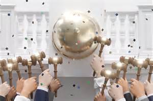 随着市场对首次公开募股(IPO)股票的狂热持续升温,投资者面临着前所未有的机会与风险。深入解析当前IPO热潮背后的驱动力,提供科学的投资策略,帮助投资者理智应对,避免盲目跟风造成的损失,实现资产稳健增长。
