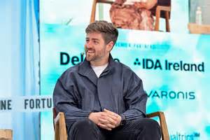 Ramp作为一家估值达225亿美元的金融科技独角兽,在其快速扩张的背后,创始人兼首席执行官Eric Glyman积极寻求来自行业顶尖领导者的战略指导和经验分享,借此打造高速增长的商业奇迹。
