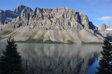 详尽介绍从贾斯珀出发前往Maligne峡谷、Medicine湖与Maligne湖的路线、景点亮点、最佳拍摄点、交通与停车建议、徒步与划船活动、野生动物安全与季节性注意事项,帮助规划高效且安全的西加拿大一日游或多日游行程
