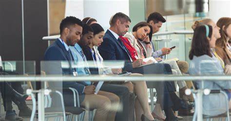 深入解析沃尔玛人力资源副总裁在招聘过程中避免的负面类型员工,以及成功员工普遍具备的积极心态和解决问题能力,揭示职场中如何通过正确的态度和行为提升竞争力。
