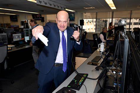 解读吉姆·克雷默针对埃里克·特朗普参与的American Bitcoin(ABTC)发出的严厉风险警示,梳理公司背景、股价波动、比特币矿业行业现状与潜在风险,帮助投资者建立理性判断与风险管理思路。
