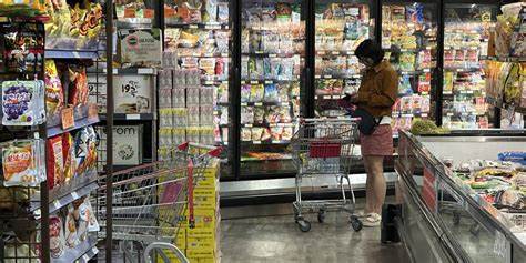 深入探讨美联储在当下经济环境中面临的风险,解析通胀预期对货币政策决策和整体经济稳定的重要影响,揭示未来经济走势的关键因素。
