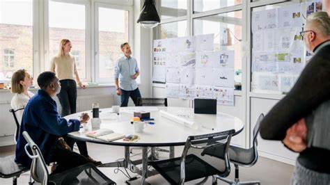 近年来,随着就业市场的变化和经济环境的不确定性,越来越多的员工选择紧紧抱住自己的职位。在这样的职场现象中,如何正确地'拥抱'工作成为职业发展的关键。理解这一趋势背后的原因,并掌握积极应对的方法,将有助于员工在竞争激烈的环境中脱颖而出,确保职业的长远发展。
