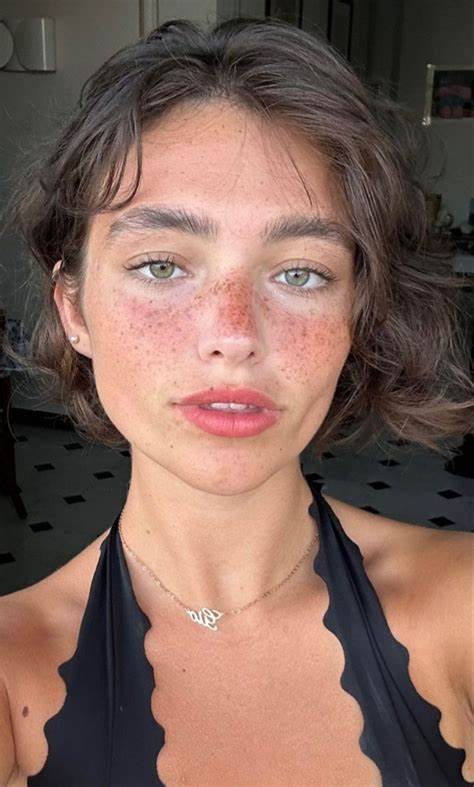 Giò Scotti作为意大利备受瞩目的社交媒体明星和模特,以其独特的个人魅力和多元化内容赢得了大量粉丝关注。本文深入探讨她的年龄、身体数据、恋爱状况以及如何通过社交平台实现快速走红。
