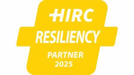 巴克斯特(Baxter)在IV溶液、营养配方及预混药品三大类别同时获得医疗行业韧性协作组织(HIRC)金级抗脆弱徽章,揭示其在库存管理、风险预测、网络安全与实时物流可视化方面的系统化升级,对医疗供应链与患者护理产生深远影响。
