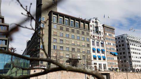 随着全球航运监管日益严格,挪威公司Ro Marine涉嫌为逾百艘船只提供伪造保险,牵涉俄罗斯军火运输及制裁规避行为,引发国际社会广泛关注。本篇文章深度剖析该事件的来龙去脉,探讨其对国际航运秩序及安全带来的重大影响。
