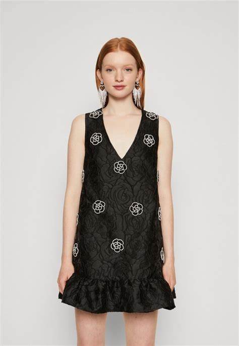 全面介绍ZALANDO平台上的女性时尚趋势与丰富选择,揭示如何利用这一平台实现潮流穿搭与个性风格的完美结合。
