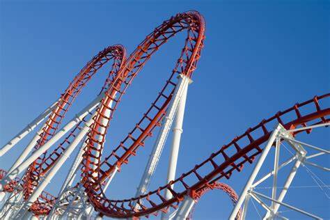 深入探讨六旗娱乐公司(FUN)的商业模式、财务状况及其当前被低估的市场估值,分析激进对冲基金介入可能带来的潜在价值破解和投资机会。本文全面解读六旗娱乐公司未来增长动力及风险管理,助力投资者洞悉其风险收益的非对称优势。
