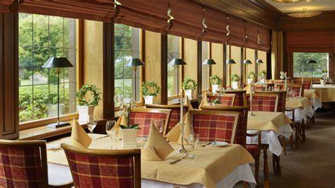 深入介绍Bad Zwischenahn(巴特·Zwischenahn)地区的住宿选择与主办方名录使用方法,提供预订建议、交通指南、季节出行提示与当地美食文化,帮助你高效找到理想住宿并规划完美湖畔之旅。
