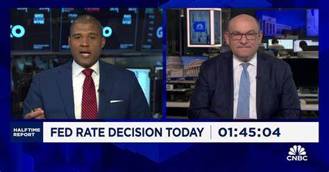 分析美联储利率走向与甲骨文与OpenAI巨额合约交织的投资机会,解读利率下行如何缓释债务成本、加速云端与AI基础设施扩张,并评估关键风险与可观望的催化因素
