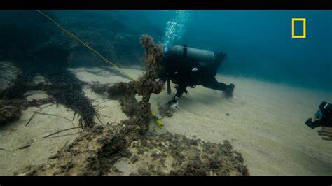 探索在亚历山大近海发现的沉没古港及其对寻找埃及艳后克利奥帕特拉和她的伴侣马克·安东尼失落陵墓的重要意义。揭秘考古学家如何通过二十余年的坚持与探索,解开历史迷雾,或将揭示古埃及最后王朝的秘密。
