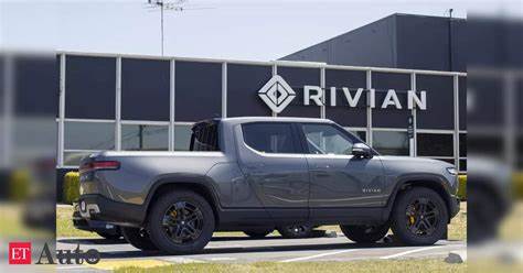 在联邦租赁税收抵免到期和零部件关税上调的双重影响下,Rivian下调年度交付预期并引发市场对电动汽车行业前景的担忧。探索交付数据、成本压力、供应链重组与公司应对策略,以及对消费者与投资者的长期影响。
