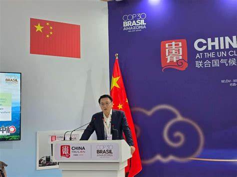 随着全球气候变化挑战日益严峻,巴西在即将召开的COP30气候峰会上积极推动建立全球统一的碳市场联盟,力图联动欧盟与中国等主要经济体,共同推动碳排放交易体系整合与标准统一,助力全球气候承诺的有效实施。本文深入解析该合作倡议的背景、意义及对全球碳市场发展的潜在影响。
